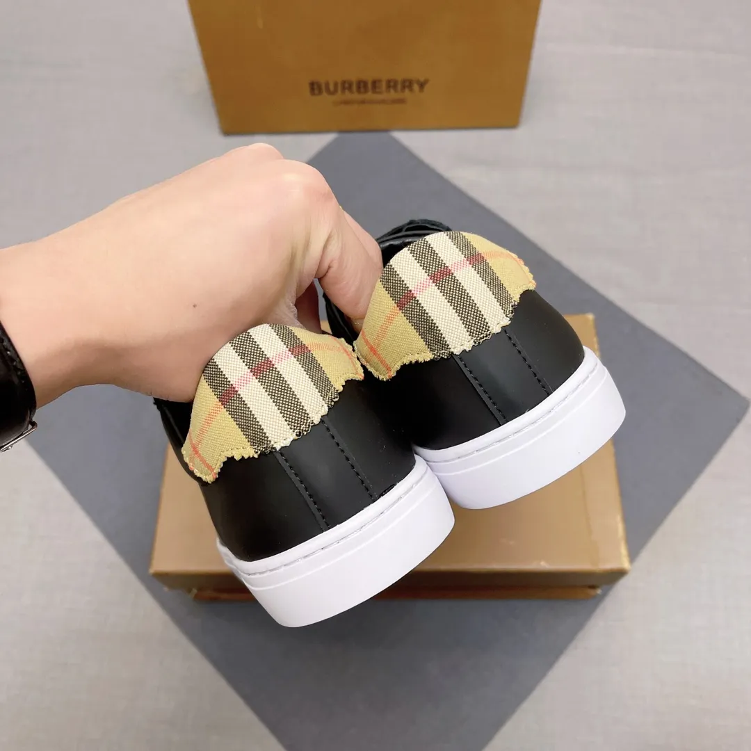p380 【Burberry】Burberry’s new men’s casual shoes! Classic striped cloth paired with imported first-layer silk calfskin and high-mercerized nubuck leather. Real sheepskin lining is very comfortable. Original outsole. Two-color selection, details determine quality. Welcome to compare. Size: 38-44 No. 019